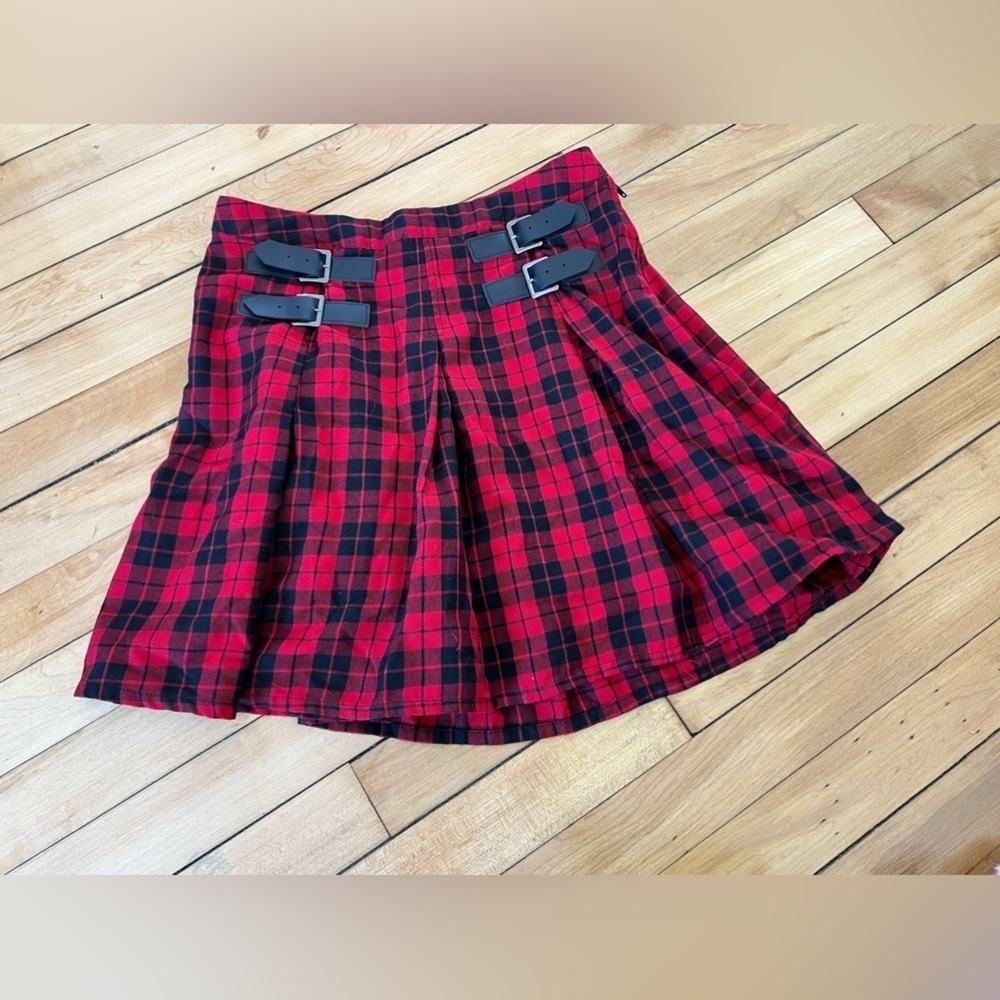 Hot Topic red & black plaid buckle mini skirt punk goth retro‎